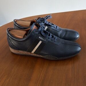 Bally Men's Navy and White Leather Sneakers